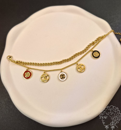 دستبند آویز دار طلایی